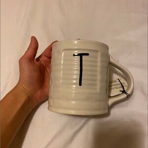 LETTER T MUG / CUP